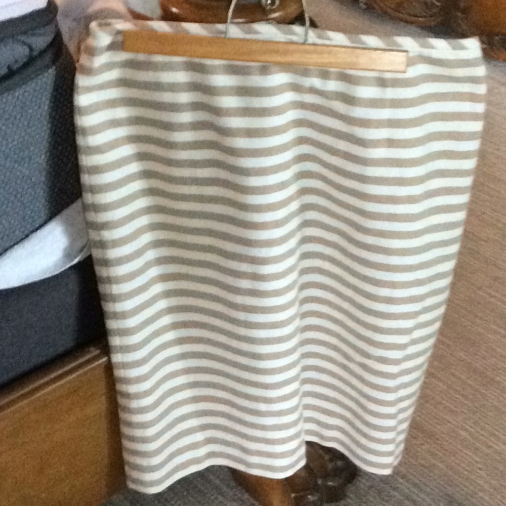 Skirt. Fully lined. Linen